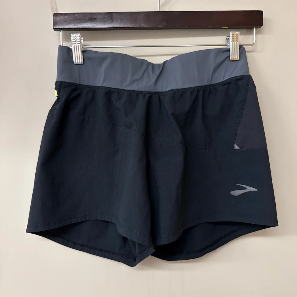 Brooks Womens Sherpa Running Shorts Size Small Black Grey DriLayer 5 Inch Inseam - Picture 1 of 10